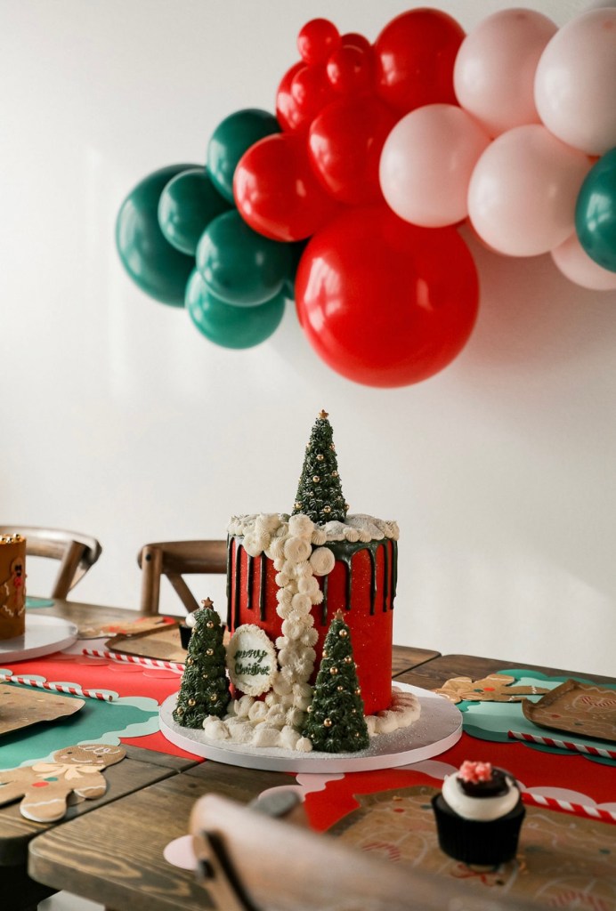 2024 Holiday Cakes&nbsp;Gallery