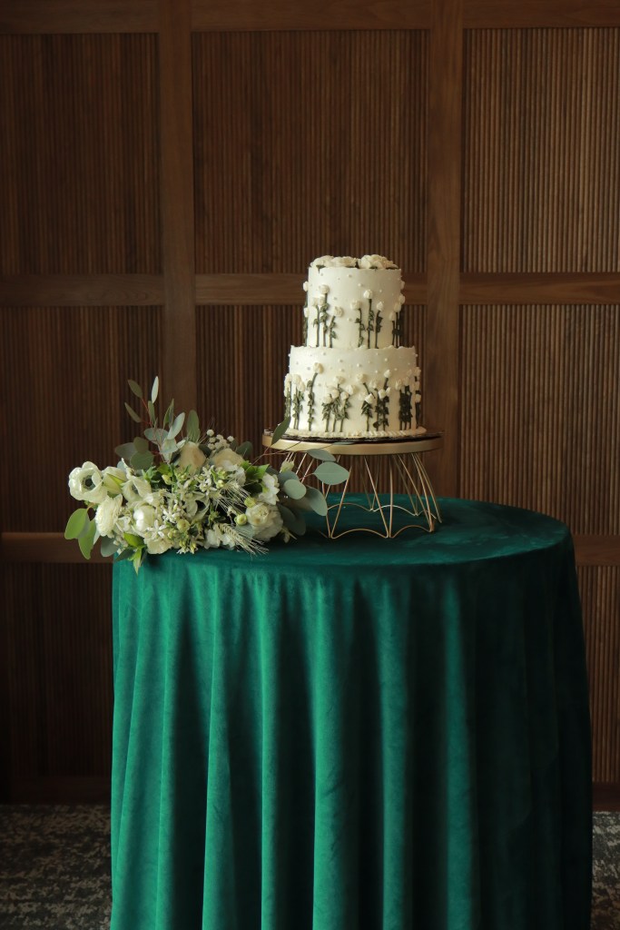 White Rose Wedding Cake & Cupcakes for a Lake Tahoe&nbsp;Wedding!